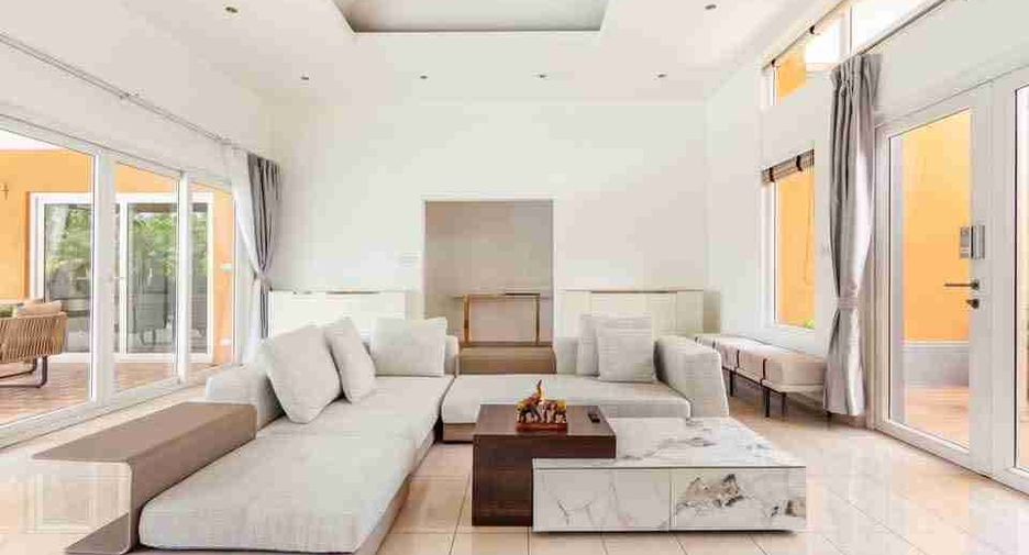 Villa en alquiler de 4 habitaciones en Bang Lamung, Chonburi