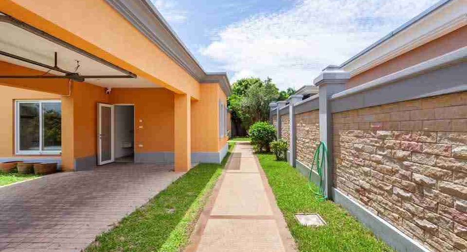 Villa en alquiler de 4 habitaciones en Bang Lamung, Chonburi