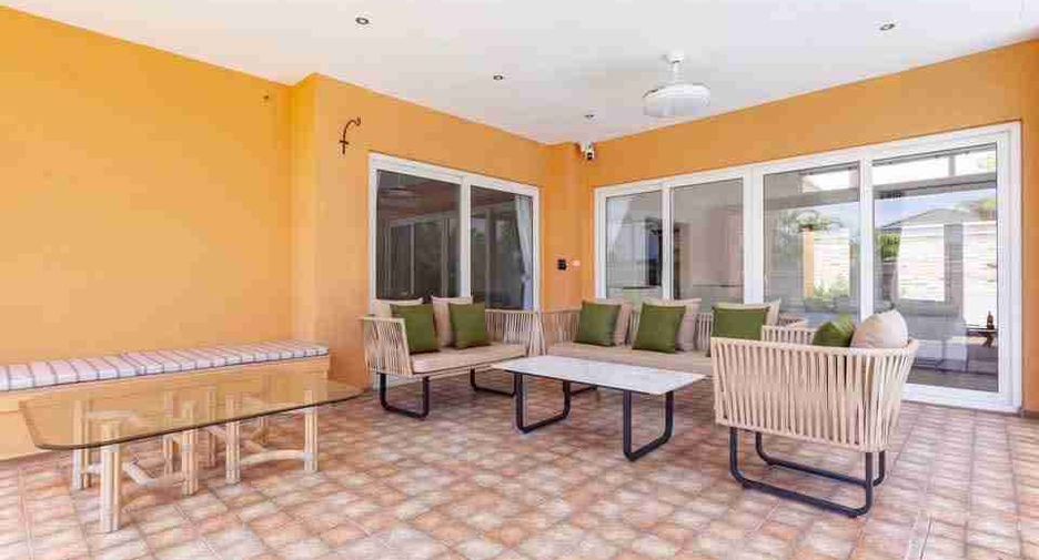 Villa en alquiler de 4 habitaciones en Bang Lamung, Chonburi