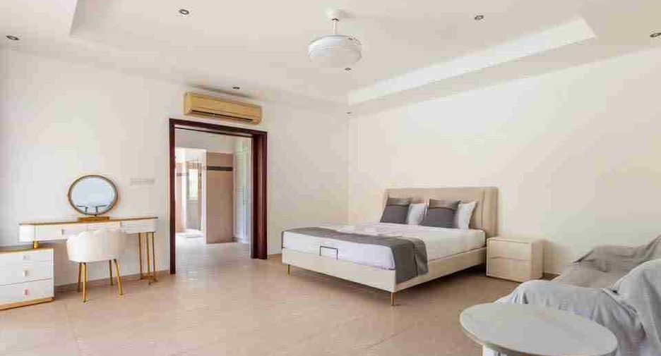 Villa en alquiler de 4 habitaciones en Bang Lamung, Chonburi