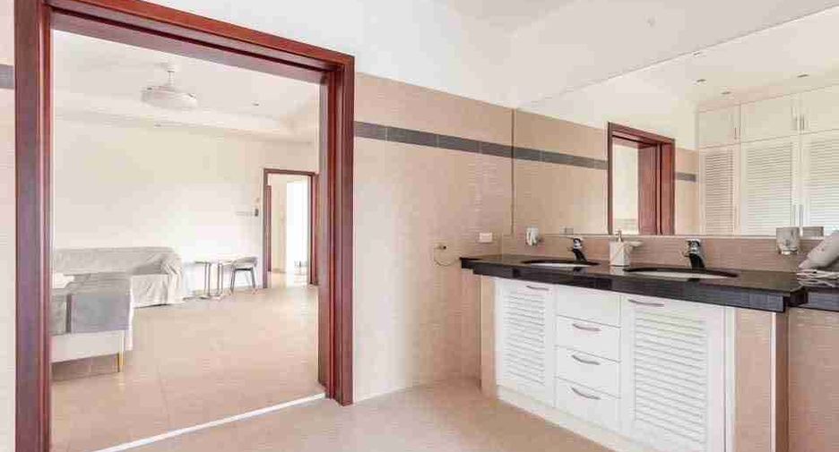 Villa en alquiler de 4 habitaciones en Bang Lamung, Chonburi