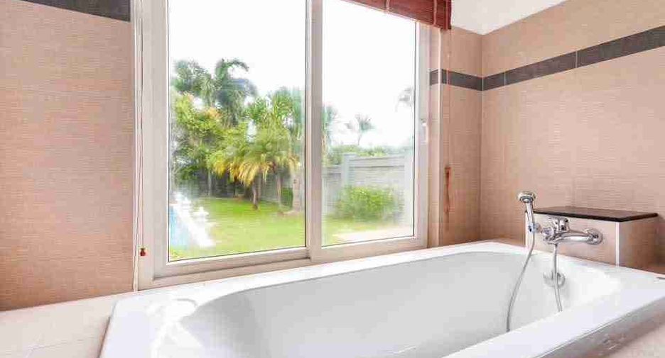 Villa en alquiler de 4 habitaciones en Bang Lamung, Chonburi