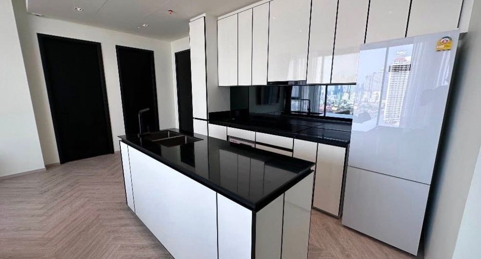 For rent 2 bedrooms condo in Khlong San, Bangkok