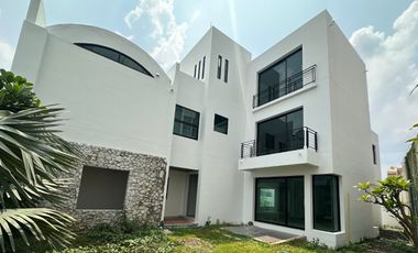 For sale 5 bedrooms house in Watthana, Bangkok