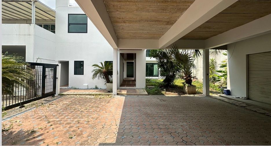 For sale 5 bedrooms house in Watthana, Bangkok