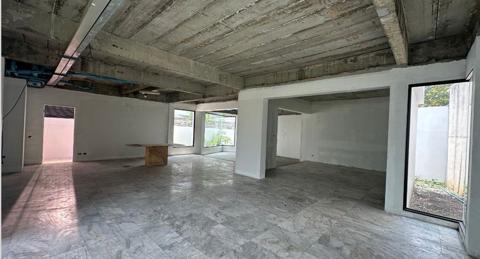 For sale 5 bedrooms house in Watthana, Bangkok