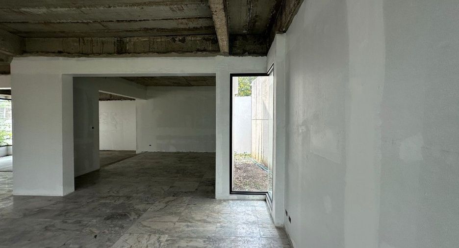 For sale 5 bedrooms house in Watthana, Bangkok