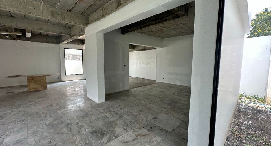For sale 5 bedrooms house in Watthana, Bangkok