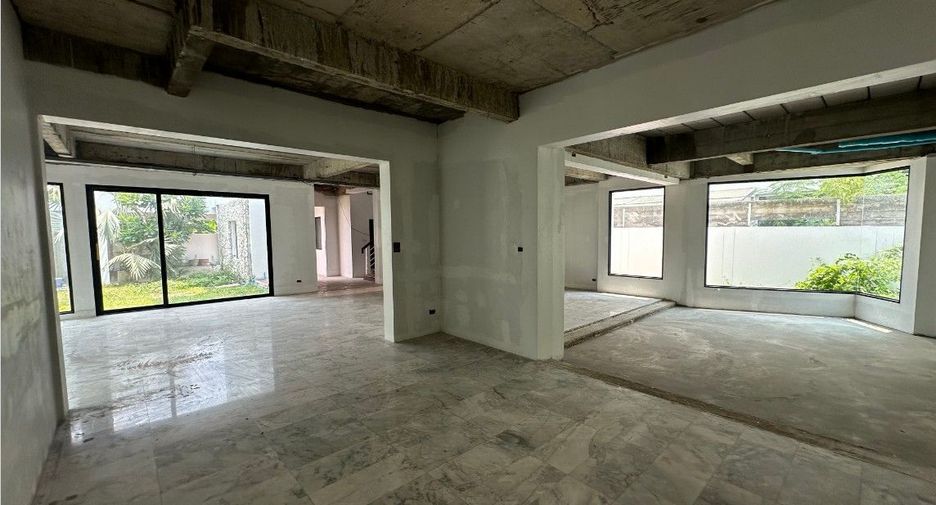 For sale 5 bedrooms house in Watthana, Bangkok