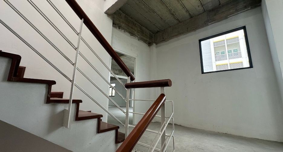 For sale 5 bedrooms house in Watthana, Bangkok