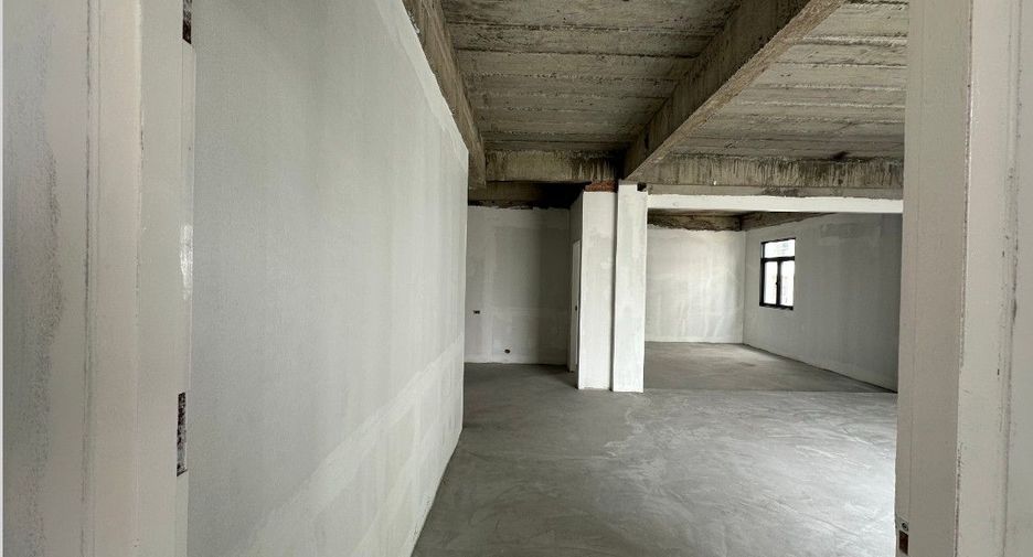 For sale 5 bedrooms house in Watthana, Bangkok