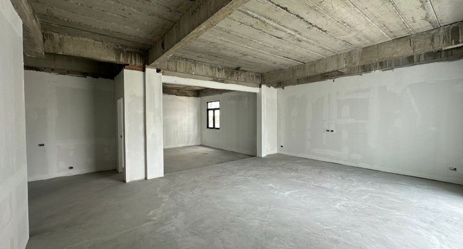 For sale 5 bedrooms house in Watthana, Bangkok