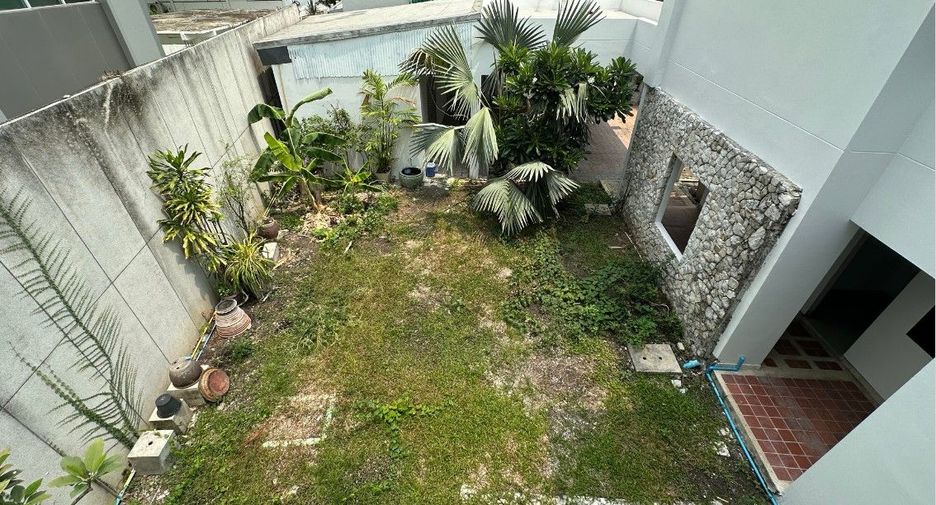 For sale 5 bedrooms house in Watthana, Bangkok