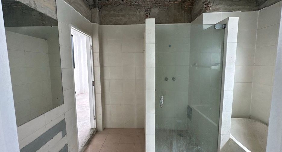 For sale 5 bedrooms house in Watthana, Bangkok
