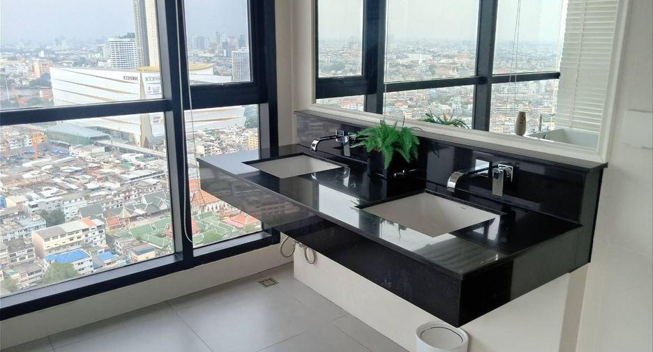 For rent そして for sale 3 ベッドルーム condo in Khlong San, Bangkok