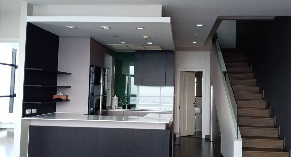 For rent そして for sale 3 ベッドルーム condo in Khlong San, Bangkok