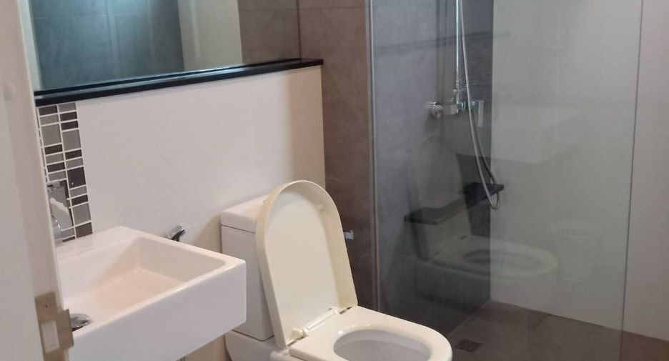 For rent そして for sale 3 ベッドルーム condo in Khlong San, Bangkok