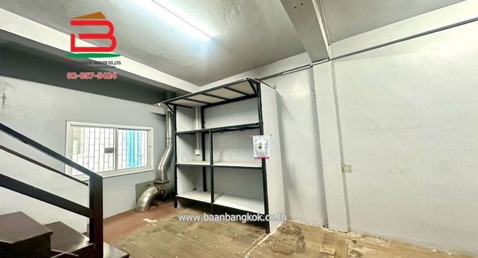 For sale 3 bedrooms retail Space in Pom Prap Sattru Phai, Bangkok