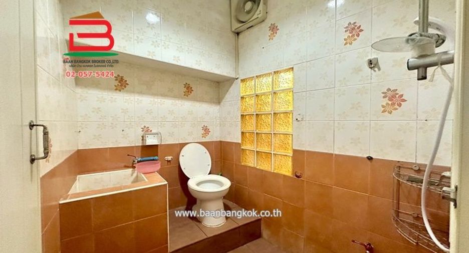 For sale 3 bedrooms retail Space in Pom Prap Sattru Phai, Bangkok