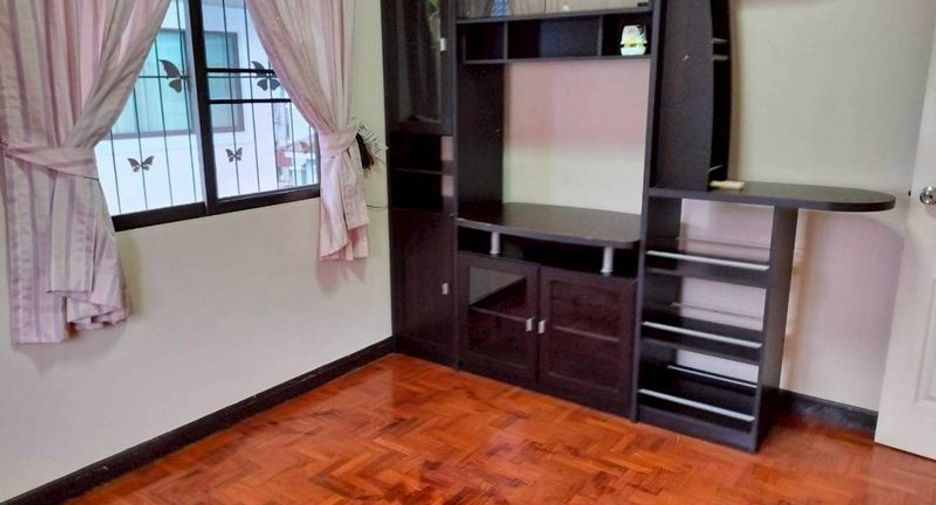 For rent 4 bedrooms house in San Sai, Chiang Mai