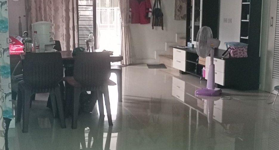 Reihenhaus zum Kauf mit Studio in Pluak Daeng, Rayong