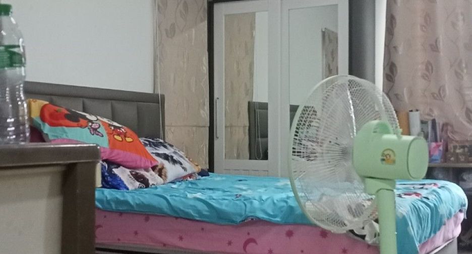 Reihenhaus zum Kauf mit Studio in Pluak Daeng, Rayong