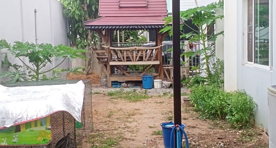 Reihenhaus zum Kauf mit Studio in Pluak Daeng, Rayong