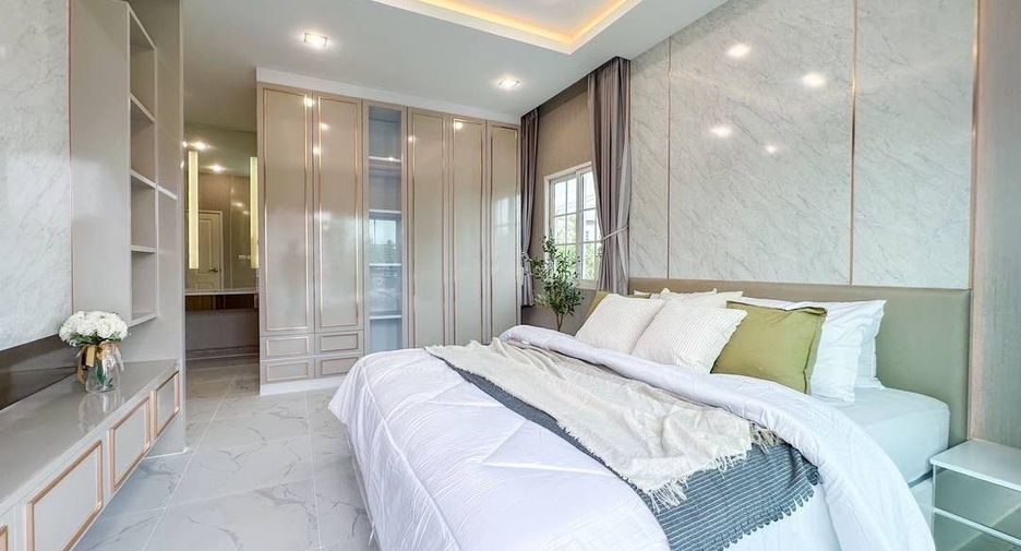 For sale 4 bedrooms house in Chom Thong, Bangkok