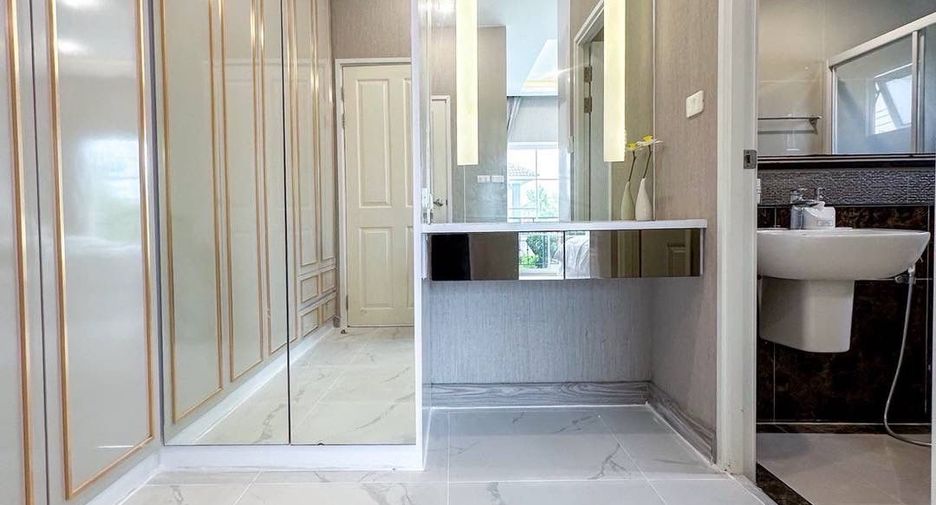 For sale 4 bedrooms house in Chom Thong, Bangkok