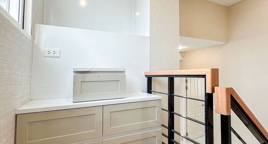 For sale 4 bedrooms house in Chom Thong, Bangkok