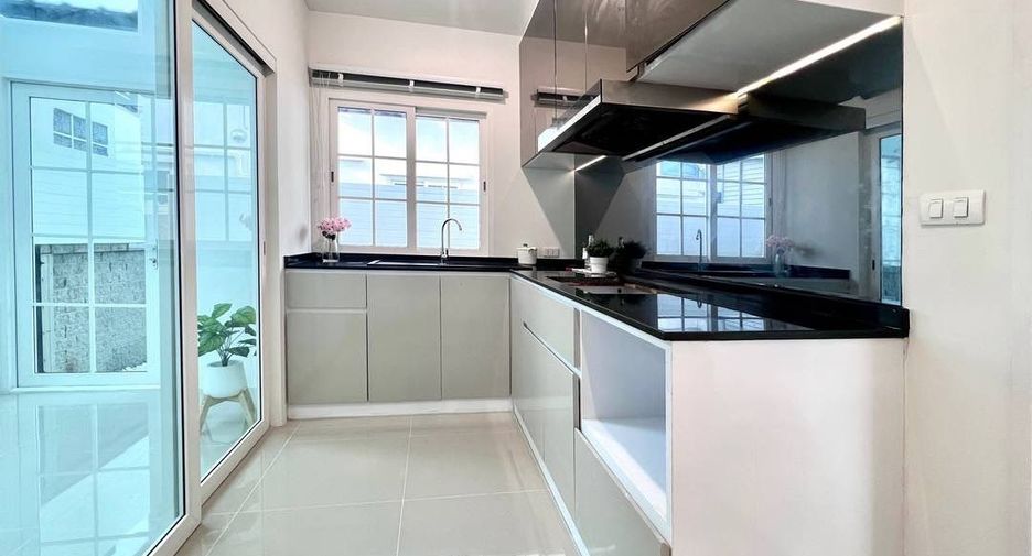 For sale 4 bedrooms house in Chom Thong, Bangkok