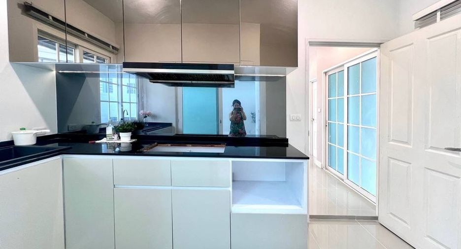 For sale 4 bedrooms house in Chom Thong, Bangkok