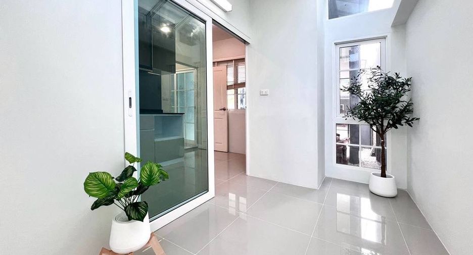 For sale 4 bedrooms house in Chom Thong, Bangkok
