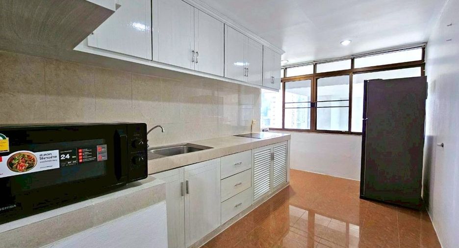 For rent 2 bedrooms condo in Khlong Toei, Bangkok