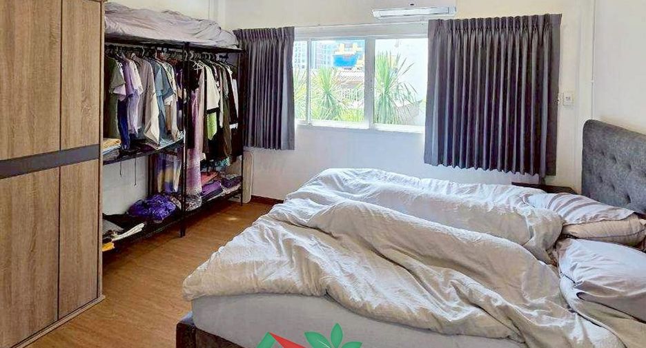 For sale 2 bedrooms townhouse in Bang Kapi, Bangkok