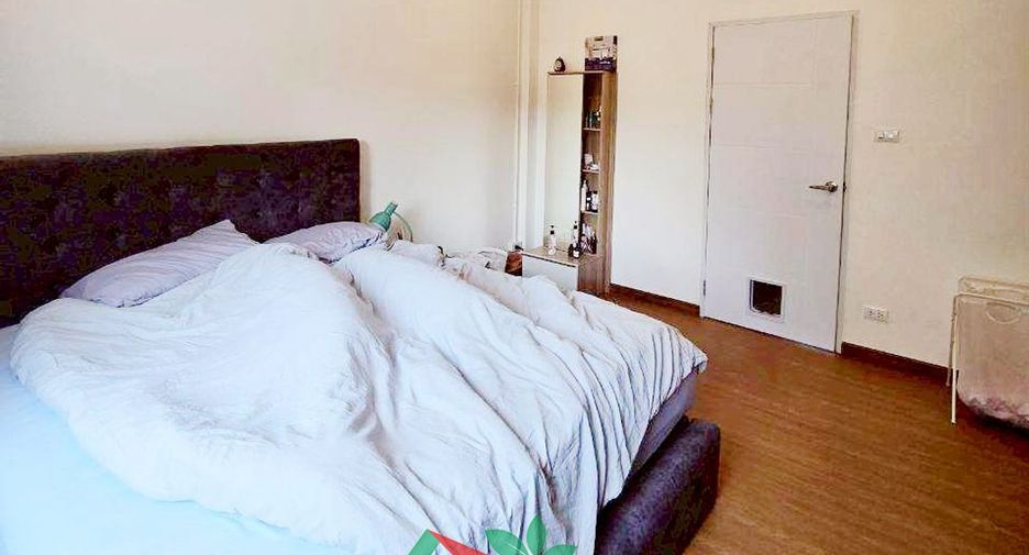 For sale 2 bedrooms townhouse in Bang Kapi, Bangkok