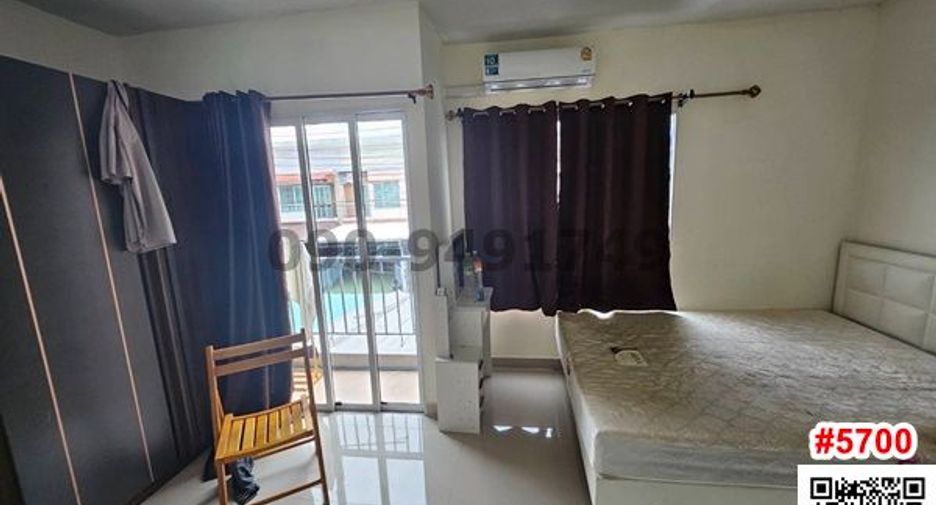 For rent 3 bedrooms townhouse in Suan Luang, Bangkok