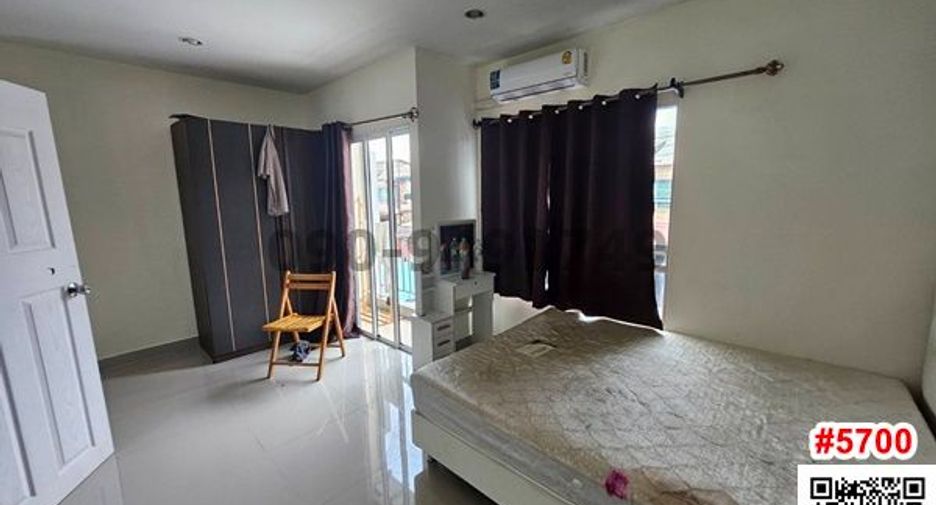 For rent 3 bedrooms townhouse in Suan Luang, Bangkok