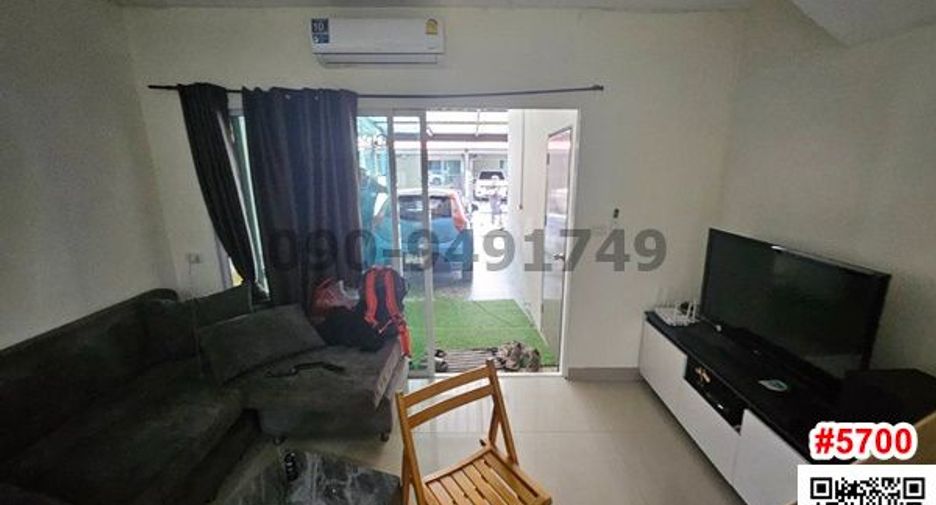 For rent 3 bedrooms townhouse in Suan Luang, Bangkok