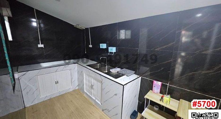 For rent 3 bedrooms townhouse in Suan Luang, Bangkok