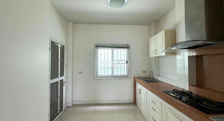 For sale 3 bedrooms house in East Pattaya, Pattaya