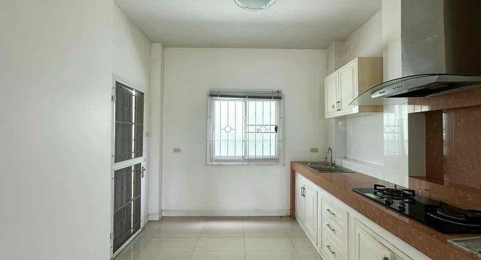 For sale 3 bedrooms house in East Pattaya, Pattaya