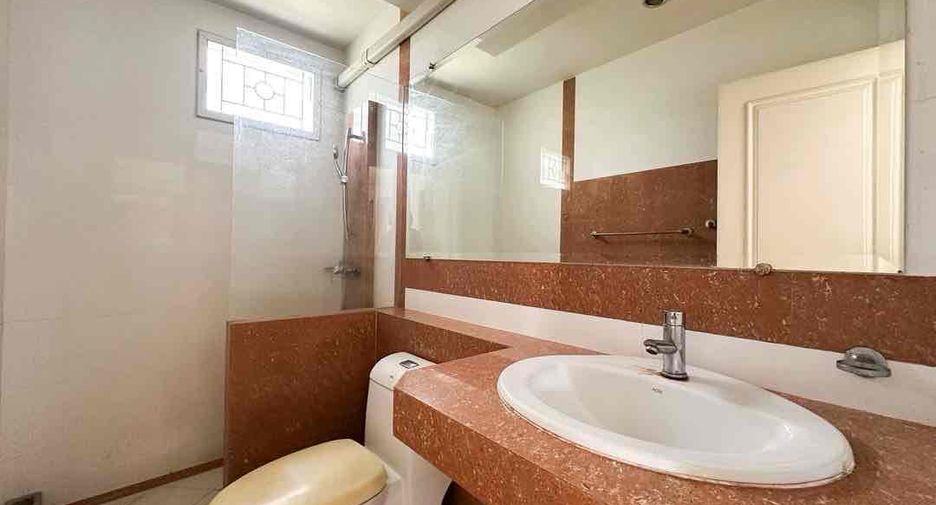 For sale 3 bedrooms house in East Pattaya, Pattaya