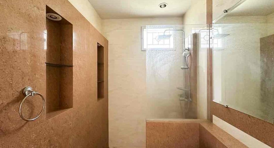 For sale 3 bedrooms house in East Pattaya, Pattaya