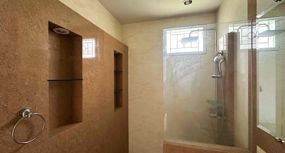 For sale 3 bedrooms house in East Pattaya, Pattaya