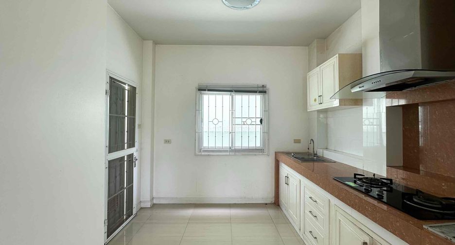 For sale 3 bedrooms house in East Pattaya, Pattaya