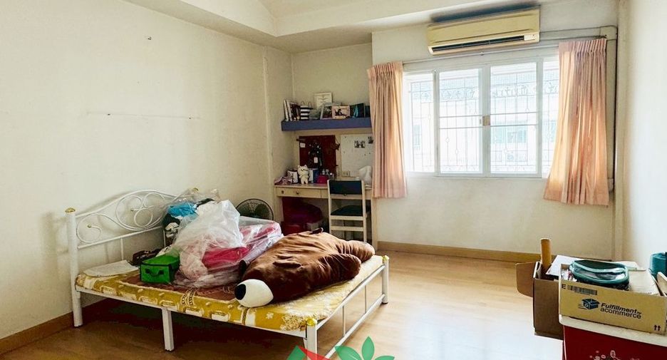 For sale 4 bedrooms townhouse in Bang Khun Thian, Bangkok