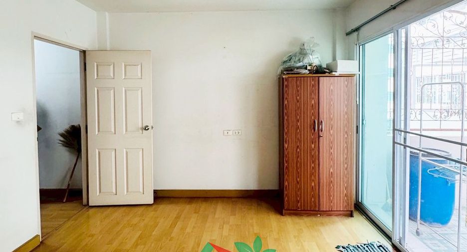 For sale 4 bedrooms townhouse in Bang Khun Thian, Bangkok