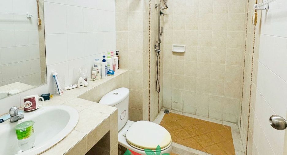 For sale 4 bedrooms townhouse in Bang Khun Thian, Bangkok