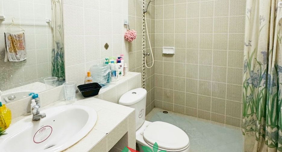 For sale 4 bedrooms townhouse in Bang Khun Thian, Bangkok